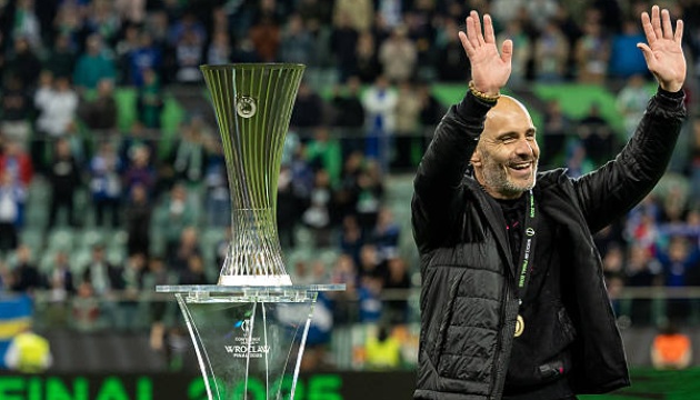 HLV Enzo Maresca vượt qua hoài nghi, ghi dấu ấn khi có danh hiệu Châu Âu cùng Chelsea ngay mùa đầu tiên nắm quyền.