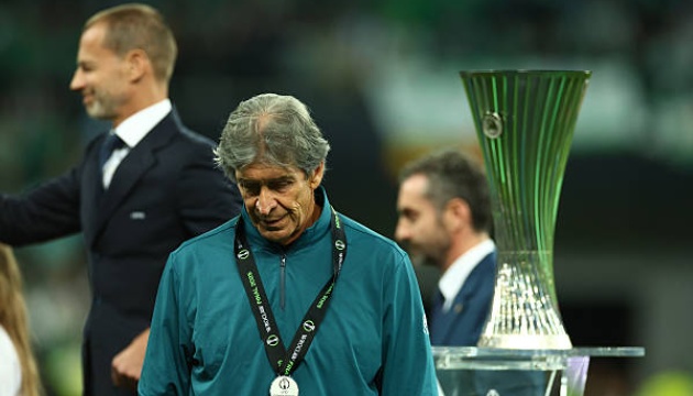 Chiến lược gia người Ý đánh bại "người thầy" Manuel Pellegrini trong một trận cầu mãn nhãn và đầy cảm xúc.