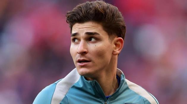 Julian Alvarez sẽ ở lại Atletico dù nhiều đội bóng Anh săn đón