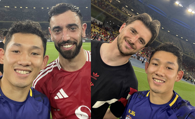 Hai Long chụp ảnh cùng các cầu thủ Man Utd.