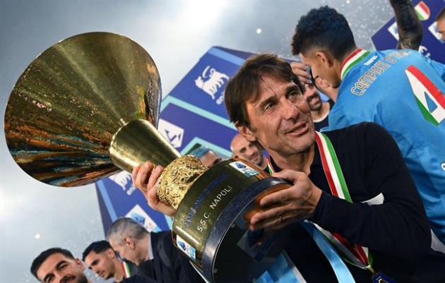 Napoli đừng để Conte rời đi lúc này