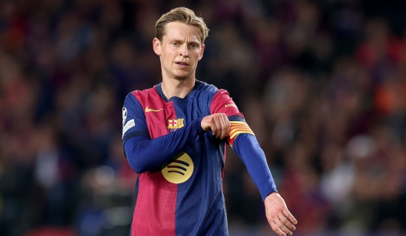 Barcelona hài lòng với hàng tiền vệ của mình.