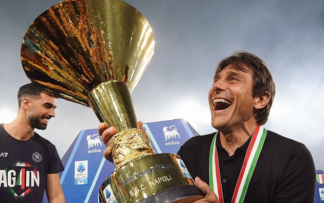 Napoli quyết giữ chân Conte
