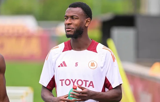 Roma giữ chặt Ndicka giữa tin đồn Arsenal và PSG quan tâm