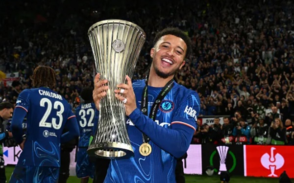 Chelsea đặt điều kiện giảm lương trước khi mua đứt Sancho