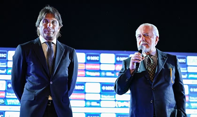 Napoli giữ Conte vì ‘có cùng tầm nhìn chiến thắng’