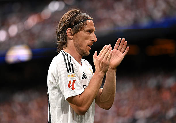 Ai nên kế nhiệm áo số 10 của Modric tại Real: Mbappe hay Arda Guler?