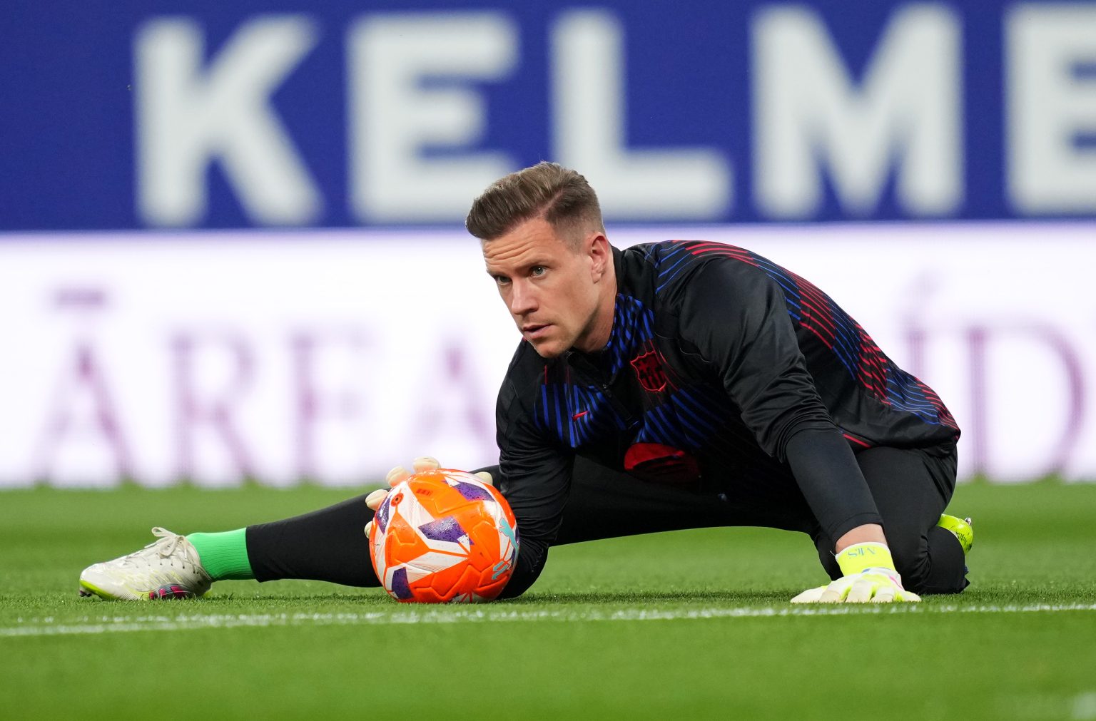 CĐV gây áp lực, Barca có quyết định cho Ter Stegen
