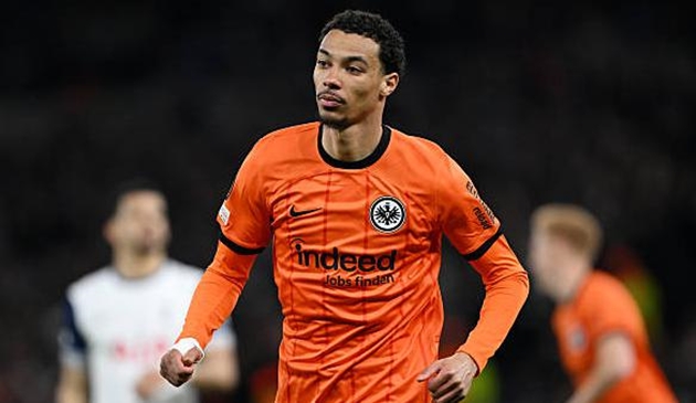 Hugo Ekitike cũng nằm trong tầm ngắm của Chelsea.