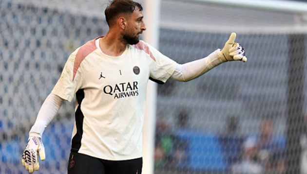 Luis Enrique trấn an Donnarumma trước chung kết Champions League