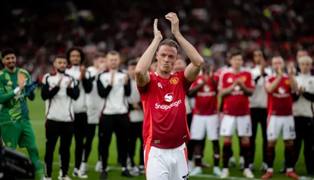 CHÍNH THỨC: Jonny Evans tuyên bố giải nghệ