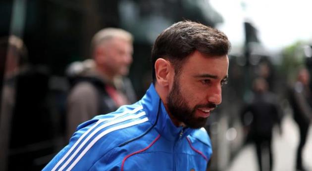 Bruno Fernandes hứa với NHM không rời Man Utd