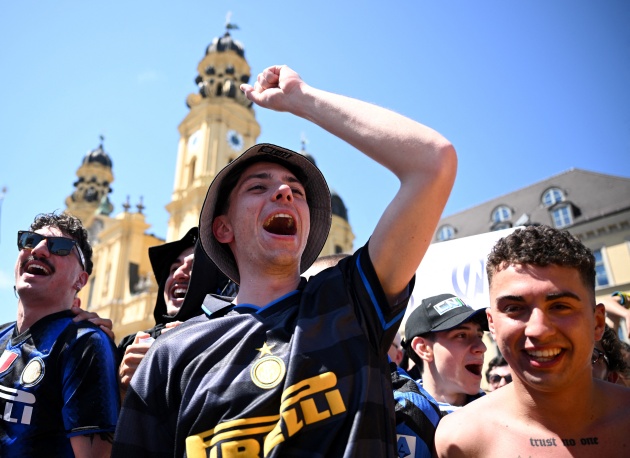 Ảnh minh họa cho bài viết về Sức nóng trước chung kết Champions League: Fan PSG và Inter đốt cháy mọi con phố ở Munich