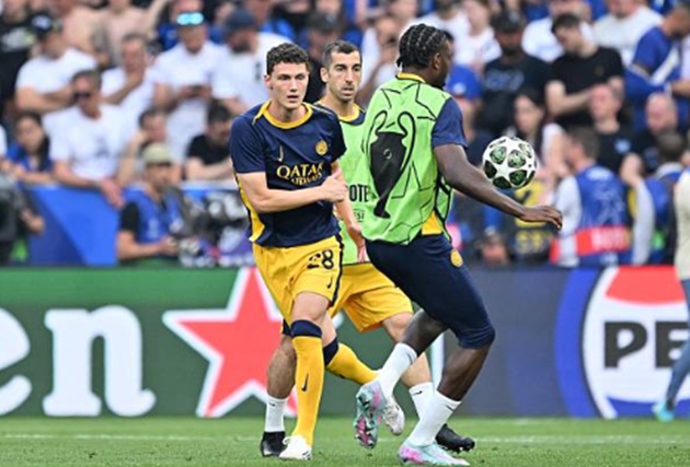 Pavard đá chính, Inter ra sân với đội hình mạnh nhất