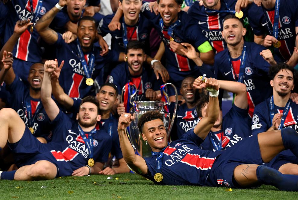 Vitinha, tiền vệ Paris nói với TNT Sports: “Chiến thắng có ý nghĩa tất cả. Cổ động viên là lý do chính khiến chúng tôi muốn giành danh hiệu này, nhưng còn rất nhiều lý do khác nữa. Đây là giấc mơ của chúng tôi, của tôi, và tôi rất vui vì đã làm được.”