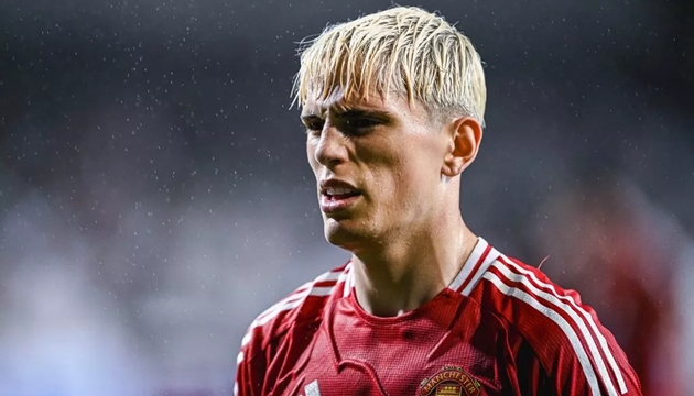 Alejandro Garnacho tự tay đá bay sự nghiệp tại MU