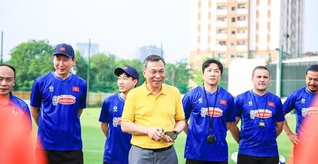 Lãnh đạo VFF gặp gỡ, động viên tuyển Việt Nam và đội U22