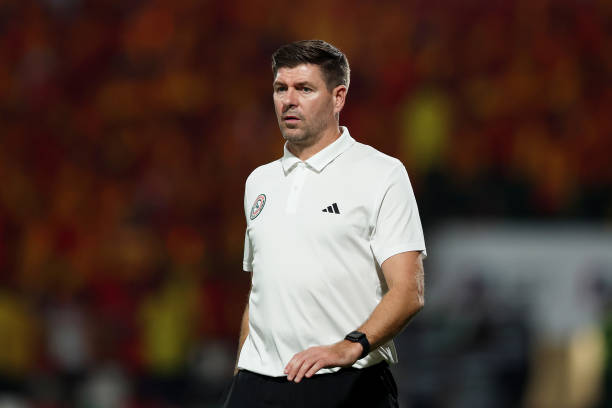 Steven Gerrard chỉ ra vấn đề lớn nhất của PSG sau chức vô địch Champions League