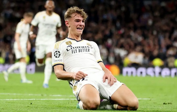 Nico Paz phản hồi về tin đồn trở lại Real Madrid