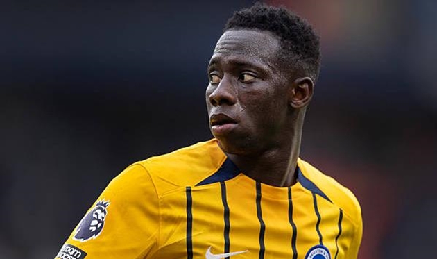 Arsenal đặt Yankuba Minteh vào tầm ngắm.