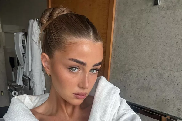 Mỹ nhân "Love Island" gây tranh cãi với chiếc váy dự đám cưới Jarrod Bowen