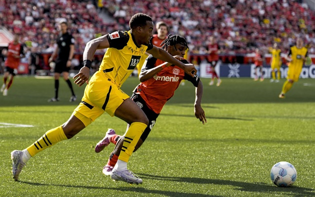 Chelsea quan tâm Gittens của Dortmund