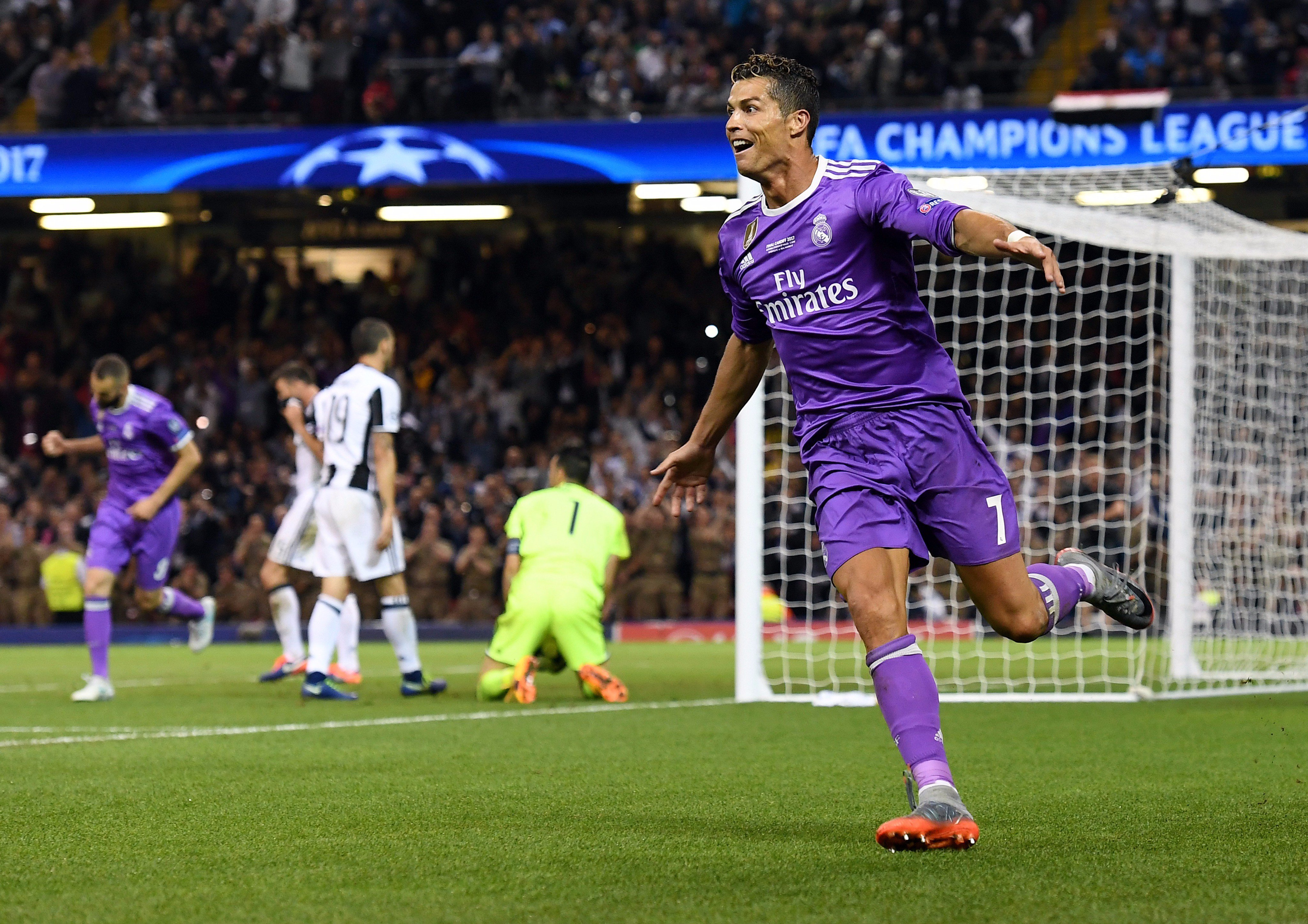 Ronaldo đi vào lịch sử sau trận chung kết năm ấy.