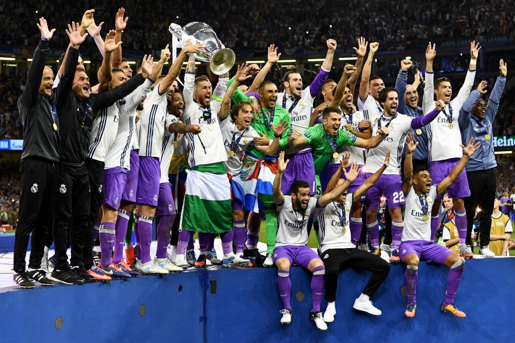 Real khẳng định vị thế nhà vua Châu Âu với lần thứ 12 nâng cao chiếc cup tai voi.