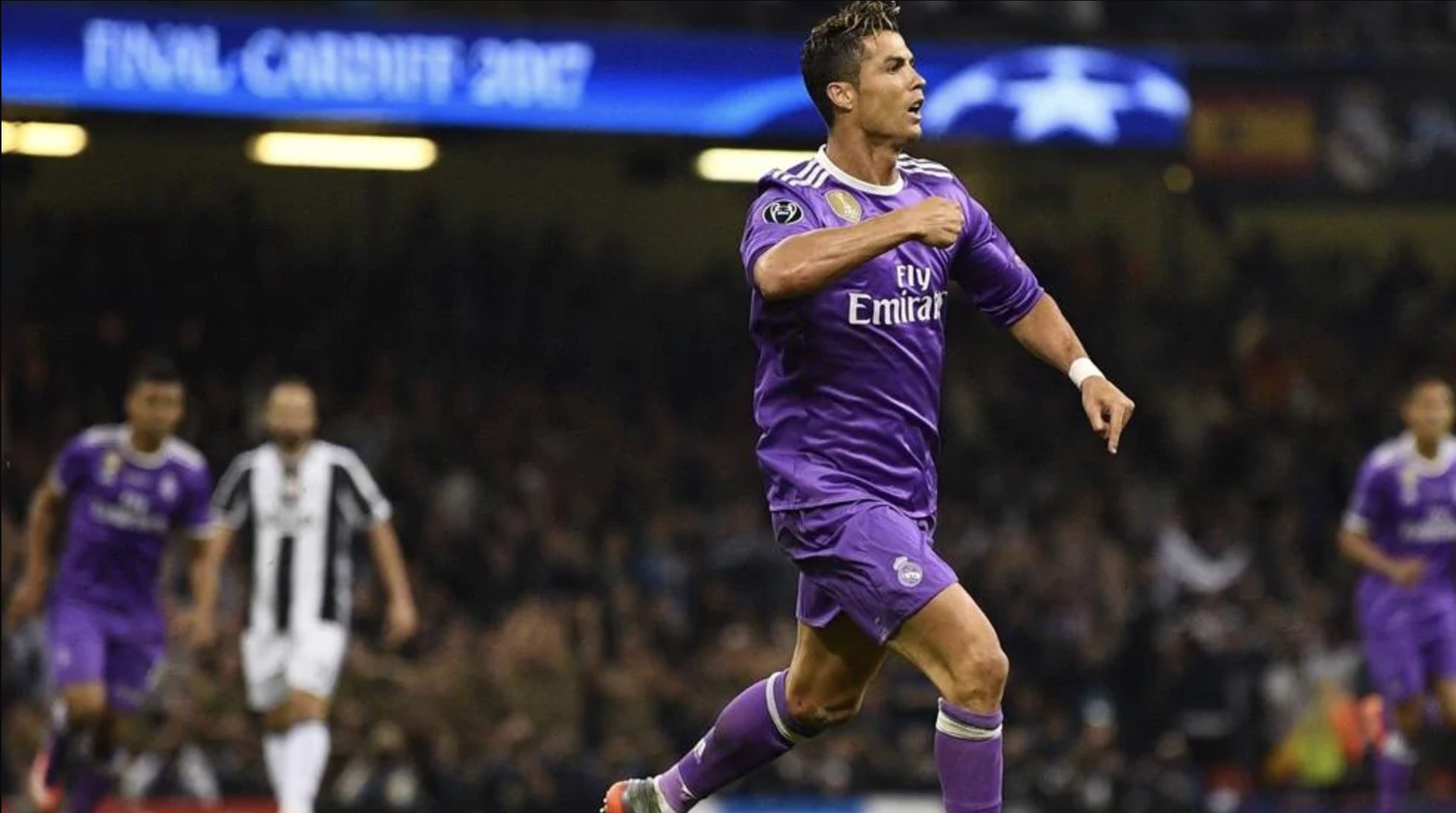 Ronaldo ghi bàn mở tỉ số cho Real Madrid.