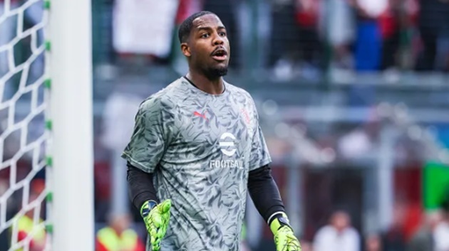 AC Milan ra giá 25 triệu bảng cho thủ môn Mike Maignan