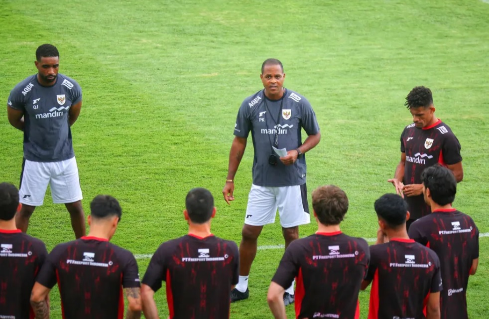 Cách Patrick Kluivert chọn 23 cầu thủ đội tuyển Indonesia đối đầu Trung Quốc