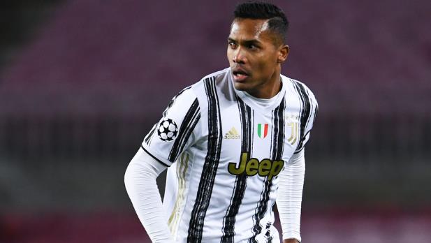 Alex Sandro đã trở về Brazil.