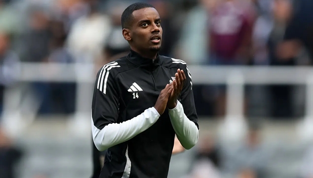 Arne Slot "mơ" Isak, Nunez và Jota có thể phải rời Liverpool