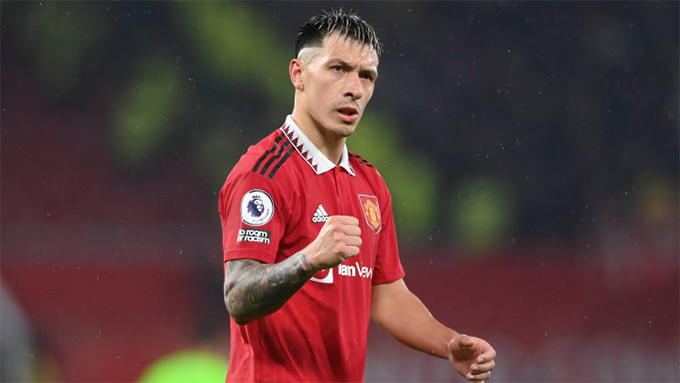 Manchester United sẽ phải cân nhắc về việc liệu có nên bán Martinez cho Napoli.