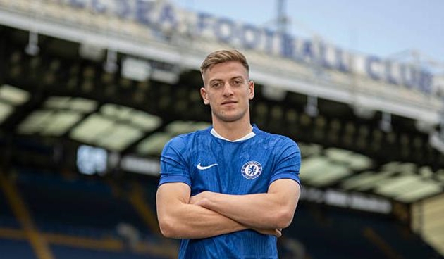 Liam Delap có thể giúp Chelsea đa dạng hàng công.
