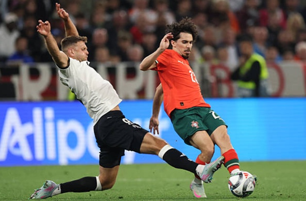 HLV Martinez khen ngợi màn trình diễn của Vitinha.