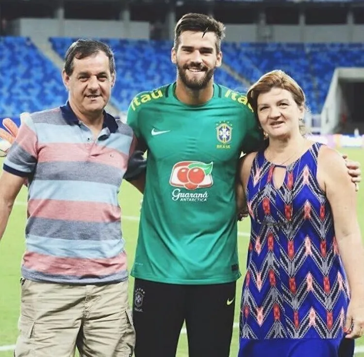 Alisson và bố mẹ.