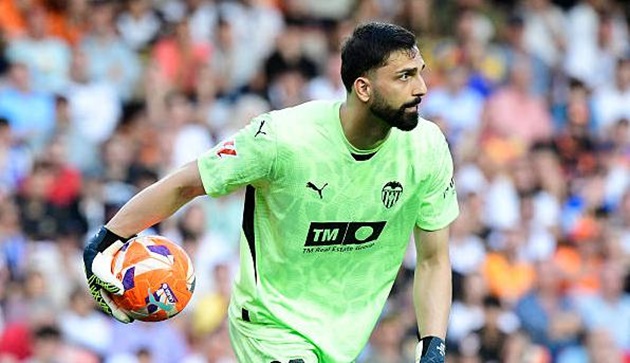 Ảnh minh họa cho bài viết về Alisson vs Mamardashvili: Khung gỗ Liverpool lên tầm cao mới