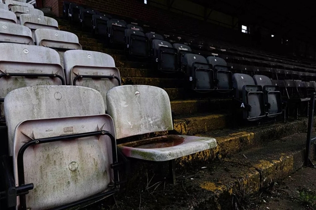 Millmoor từng có quãng thời gian bỏ hoang.