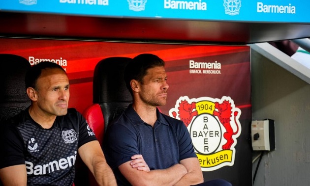 Parrilla và Alonso tại Leverkusen.