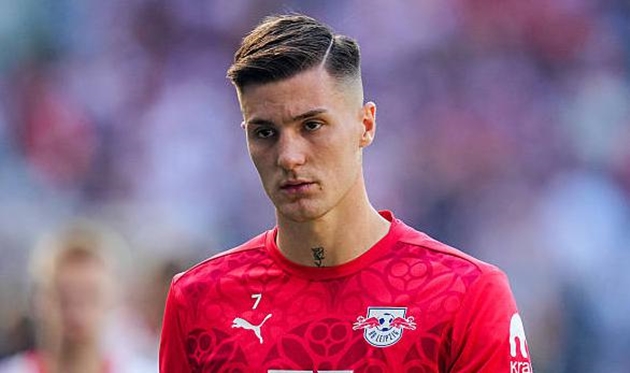Arsenal phải sớm chiêu mộ Benjamin Sesko.