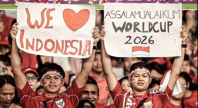 Các CĐV Indonesia vô cùng phấn khích khi chứng kiến đội nhà đi tiếp.