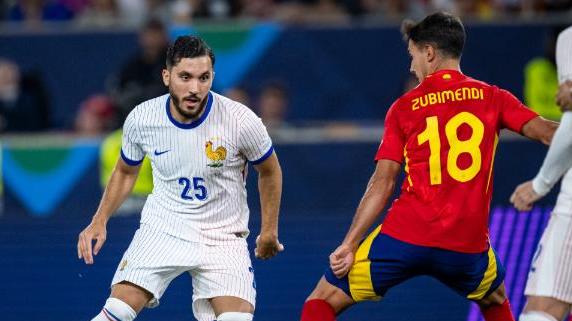 Real có thể cướp Martin Zubimendi trước mũi Arsenal.