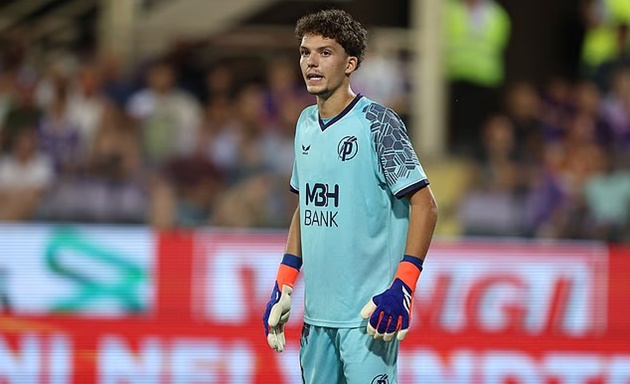 Liverpool sắp chiêu mộ Armin Pecsi thay Caoimhin Kelleher
