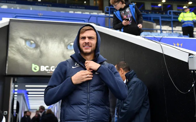 Tương lai lâu dài của Kiernan Dewsbury-Hall tại Chelsea vẫn chưa chắc chắn