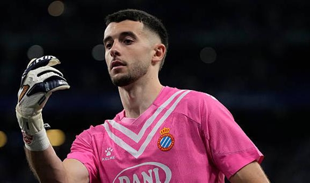 Joan Garcia đến, Ter Stegen đi? Cuộc chuyển giao quyền lực âm thầm ở Camp Nou