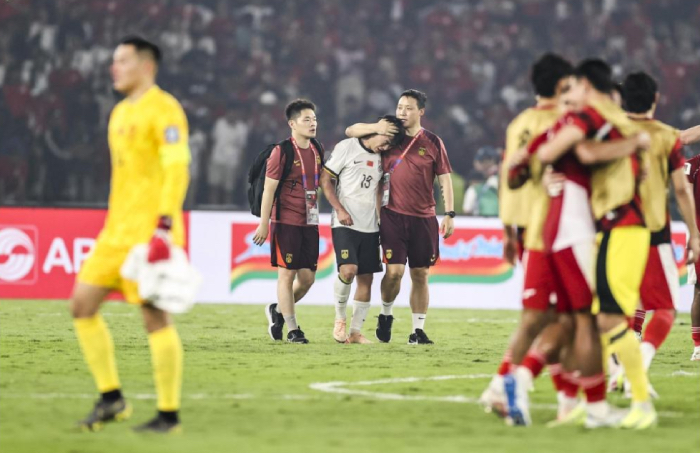 Trung Quốc tạm biệt mộng World Cup 2026 sau thất bại trước Indonesia.