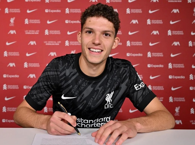 CHÍNH THỨC: Liverpool chiêu mộ Armin Pecsi