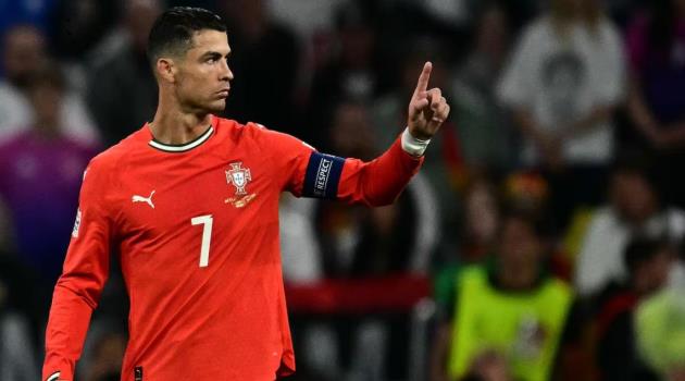 Ronaldo và lời nguyền La Roja