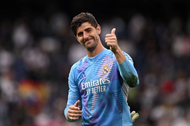 Real Madrid gia hạn với Courtois, chuẩn bị cho Club World Cup